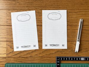 印刷済みのToDoリストテンプレートと、カット用のカッターを並べた写真
