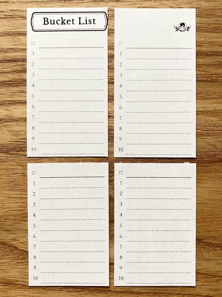 4枚にカットした状態の手帳に貼れるバケットリストリフィルの実物写真。