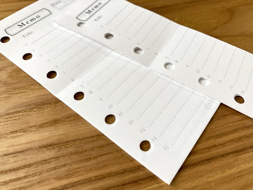 WORKLIONペーパーカッターで自作した手帳リフィルを重ねてカットした切り口の様子（mini6サイズ）