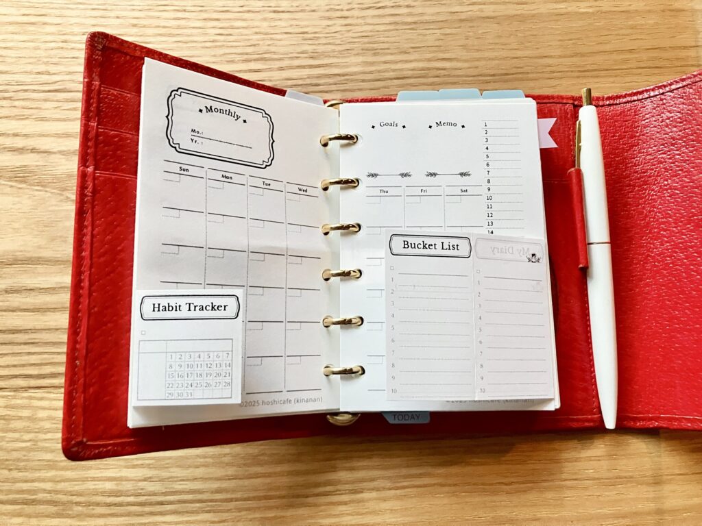 ハビットトラッカーと同シリーズのリフィルを、手帳月間スケジュールページに貼って使用している表ページのイメージ。